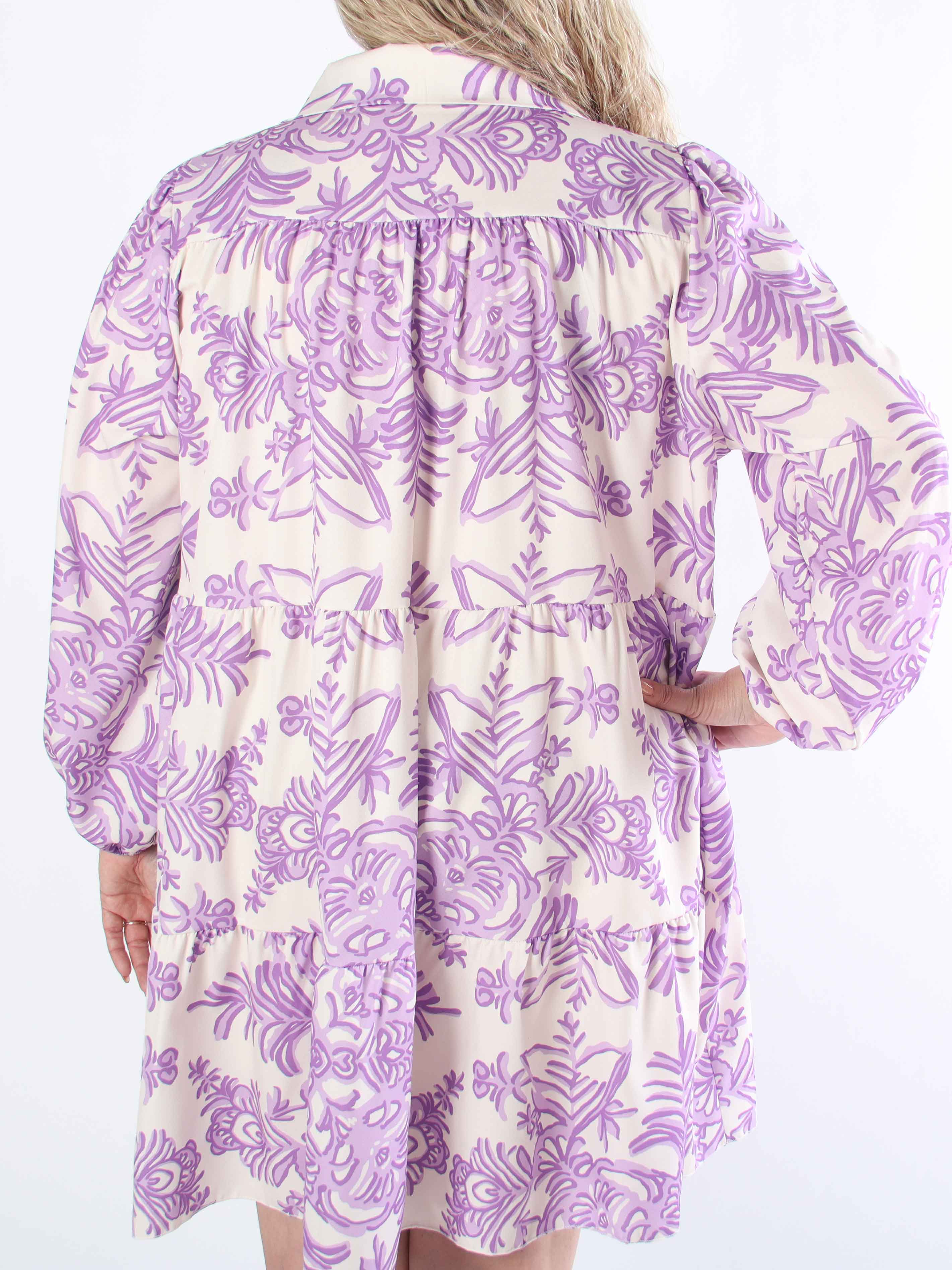 Sophie - Mönstrad plus size-skjortklänning i viskosblandning med volangkant